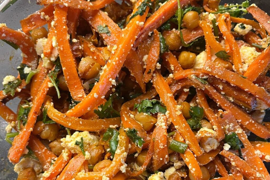 Ensalada tibia de zanahorias y garbanzos